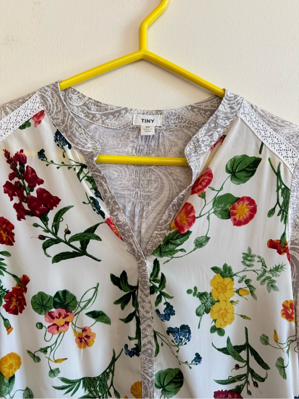Anthropologie tiny EFFIE Wildflower
Garden Floral blouse … - Picture 4 of 5